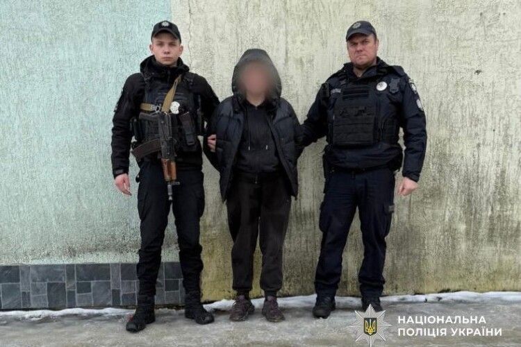 Теракт у центрі Львова: поліція показала момент закладання вибухівки (Відео)