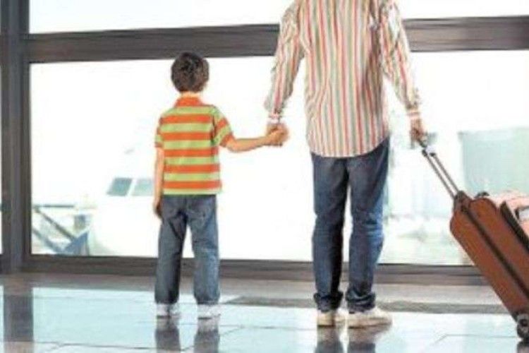 Українець намагався за підробленими документами вивезти за кордон 14-річного хлопця