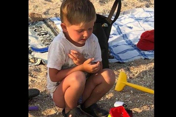 У Запорізькій області батько забув на пляжі чотирирічного сина