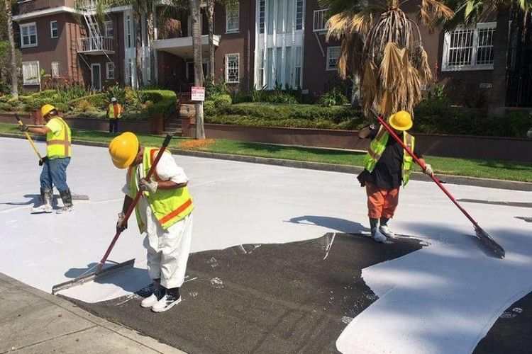 Вулиці Лос-Анджелеса пофарбували в білий колір (фото)