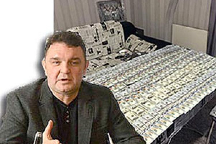 КВАРТИРИ І ДОЛАРИ, БО СИН — НАЧАЛЬНИК МИТНИЦІ?