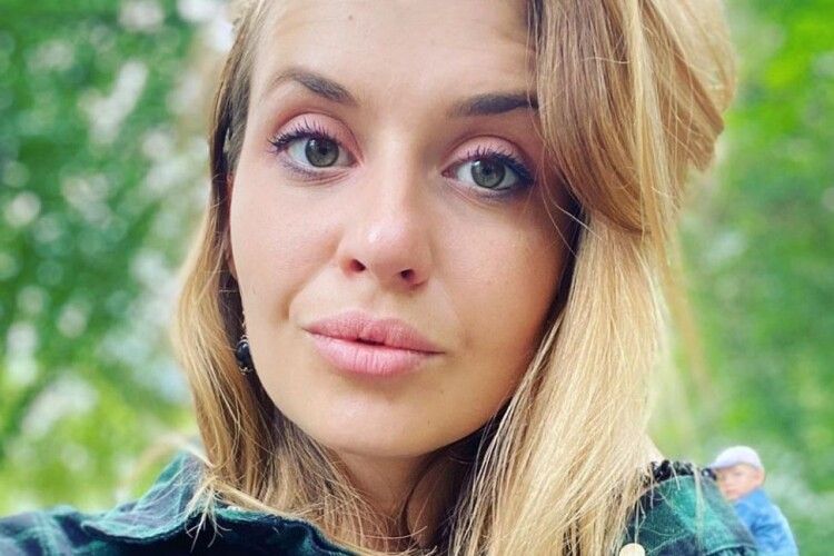 Напад на журналістку в поїзді:  Анастасія Лугова, на яку напали і ледь не згвалтували в поїзді, відсудила в «Укрзалізниці» 100 тисяч 