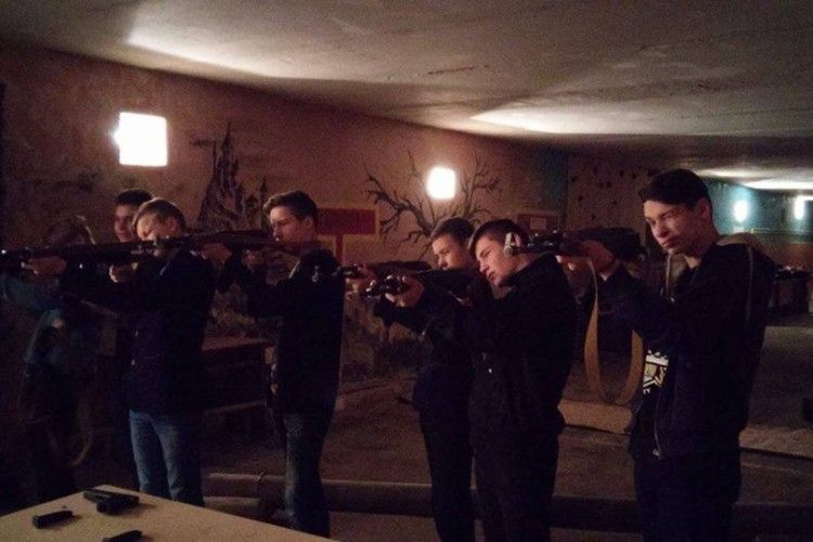 Луцьких школярів вчили вправлятися зі зброєю