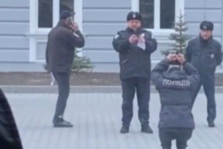 В Одесі звільнили 3-х співробітників університету МВС: змусили курсанта присідати і фільмували (Відео)