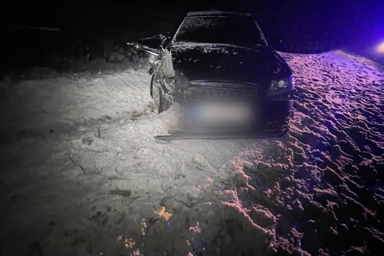 На Волині водій скоїв аварію і спересердя випив?