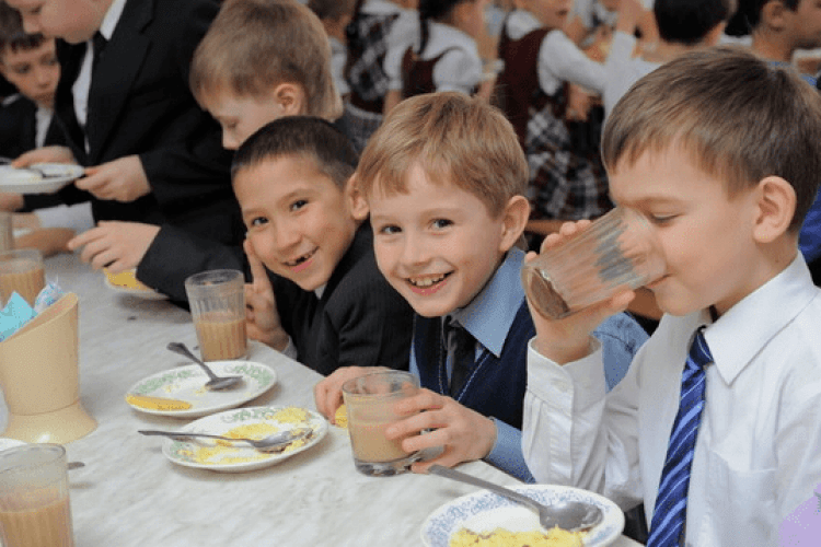 Реформа шкільного харчування: що їстимуть учні з 1 вересня