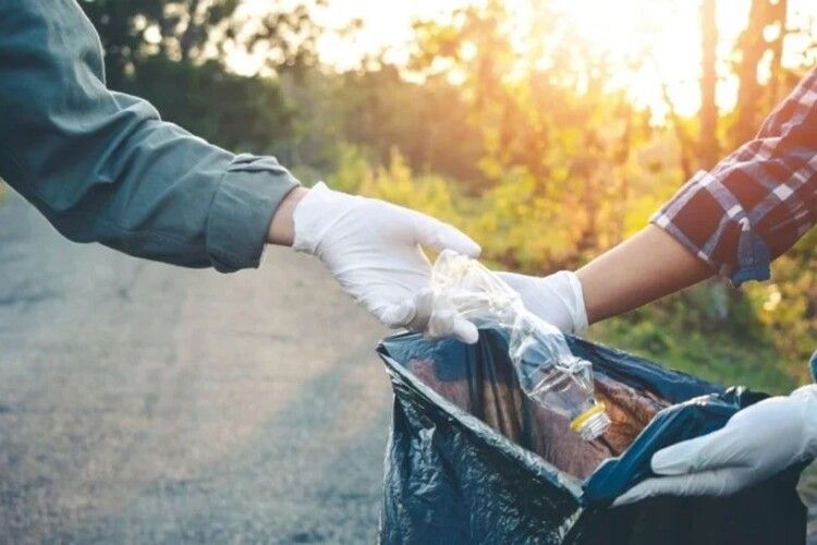 Зробимо місто чистішим: волинян запрошують долучитися до Всесвітнього дня прибирання 