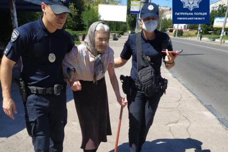Поліцейські роти ТОР врятували бабусю