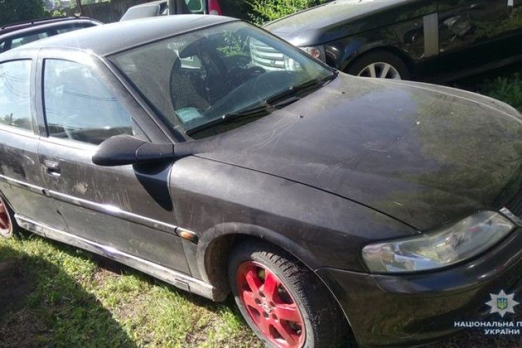 На Волині поліцейські виявили автомобіль із підробними документами