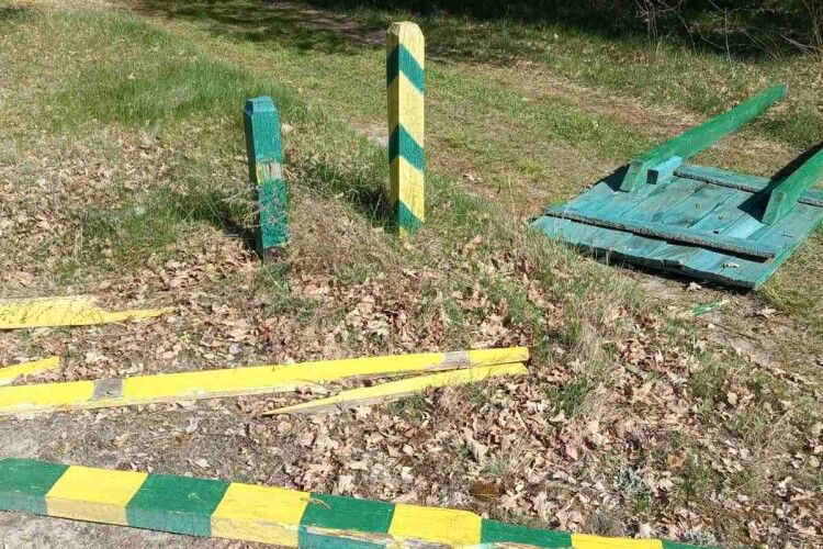 Нацпарк на Волині страждає від вандалів