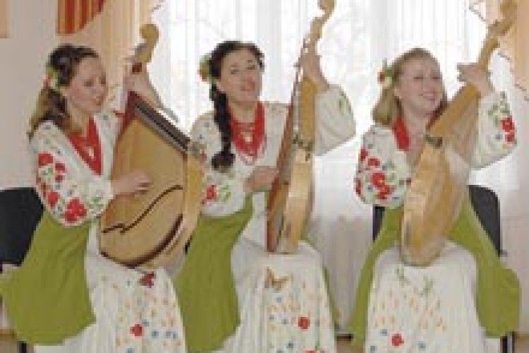 І ДИВО-СТРУНИ, І ДИВО-ГОЛОСИ