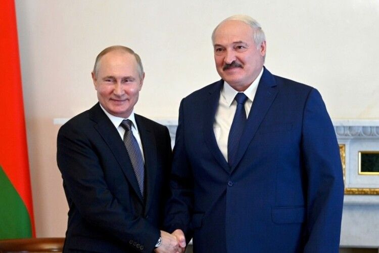 «Лукашенко сам не розуміє, наскільки контролює свої війська» – радник Тихановської