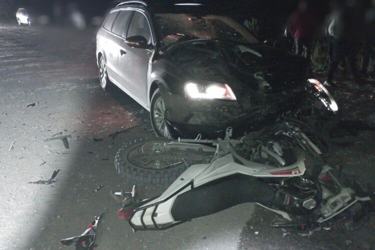 На Волині внаслідок аварії  мотоцикліст та його пасажир потрапили до реанімації