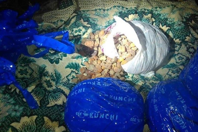 Перевізники бурштину «прокололися»… порушивши правила дорожнього руху