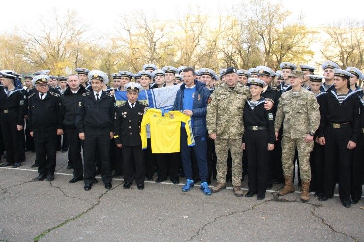 Перед матчем з Фінляндією Шевченко в Одесі відвідав Військово-морський ліцей