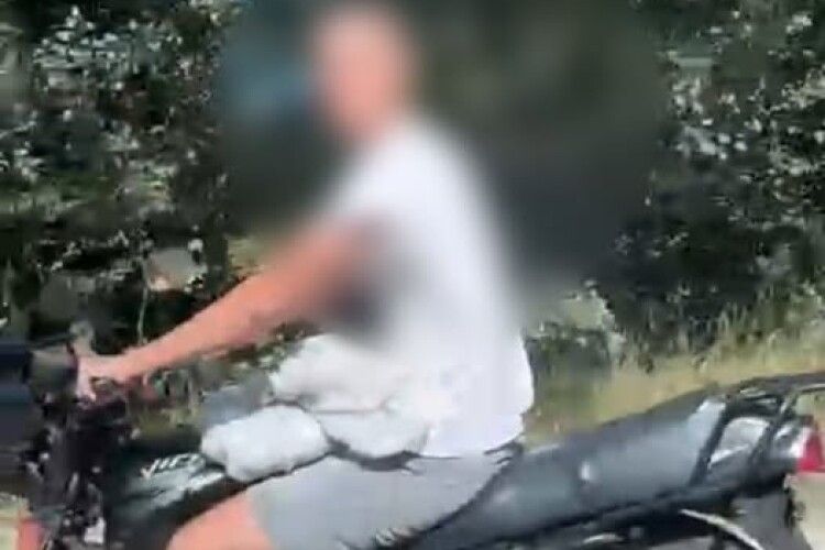 На Волині матір відповість у суді за те, що неповнолітній син керував мотоциклом без прав