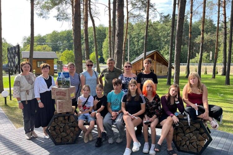 Діти з багатостраждального Покровська побували на Шацьких озерах