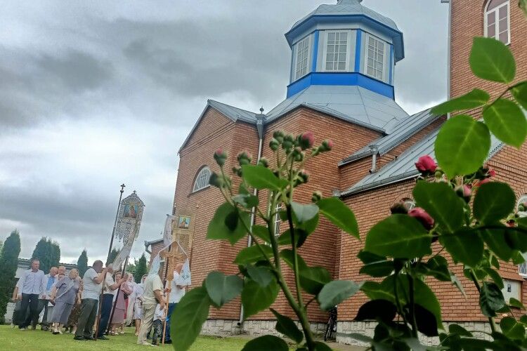 Молитви за Мир та благодійний ярмарок: у селі на Волині відзначили Храмове свято
