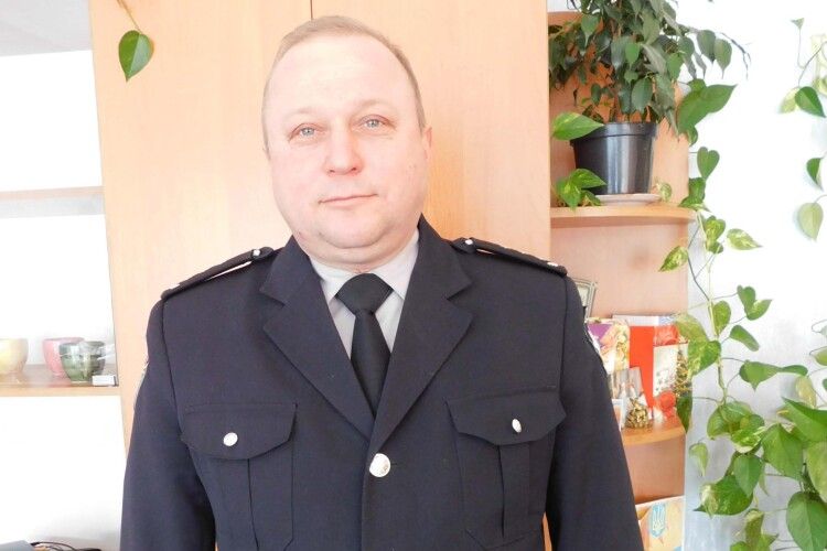 Чому головний поліцейський Горохівщині у своєму кабінеті… віджимався?