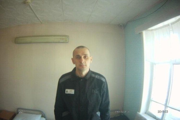 «Олег втрачає надію»: із РФ надіслали перші фото Сенцова від початку голодування