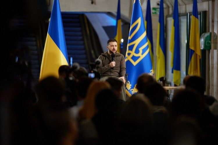 Як Зеленський «злив» секретність сьогоднішнього візиту в Україну перших американських посадовців
