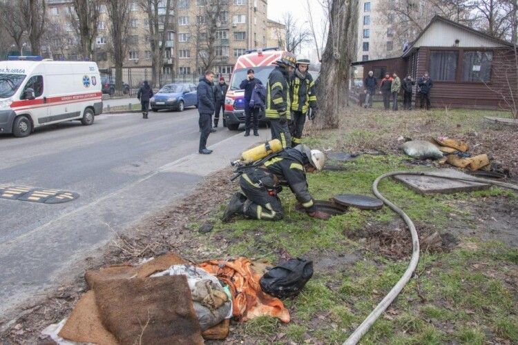 У Києві в колекторі загинули 3 чоловіків 