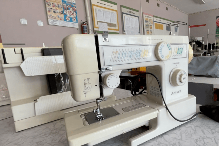 У Нововолинську отримали швейні машинки від іноземного благодійного фонду 