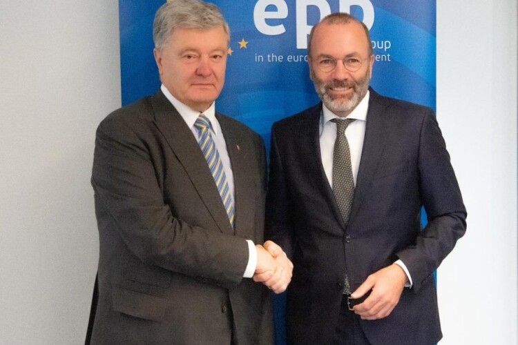 Порошенко на зустрічі з Вебером закликав ЄНП подвоїти зусилля для посилення санкцій і конфіскації активів росії