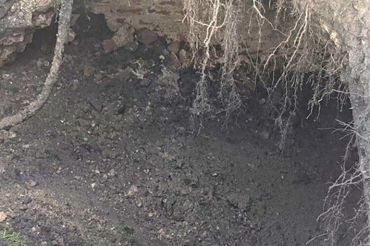 Чому поблизу центру волинського міста не засипатимуть провалля
