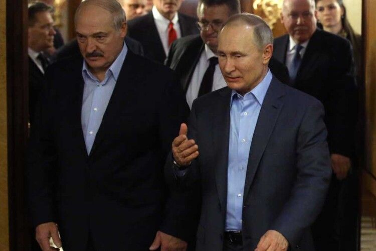 Лукашенко розуміє, якщо відкриє Волинський фронт – це для нього погибель, – політолог