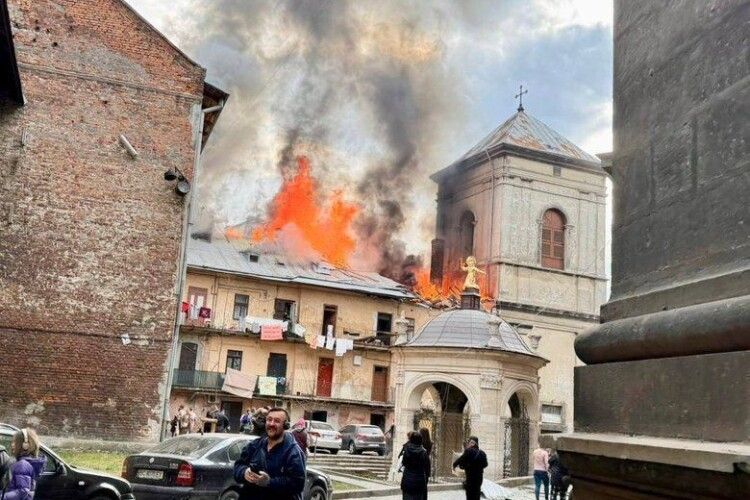 Наслідки рашистського обстрілу центру Львова: 13 поранених (Відео)