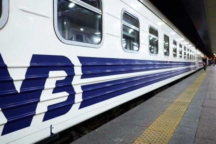 Понад 1100 мешканців Луганщини прямують евакуаційними потягами на Захід України