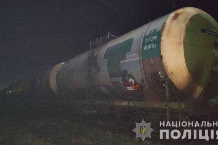 В Дубно хлопчик намагався загасити товариша, який спалахнув, коли його вдарило струмом на товарному вагоні