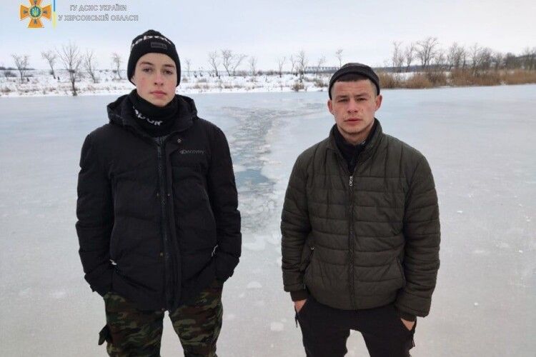 Брати врятували 14-літню односельчанку, яка провалилася під кригу на річці (Фото)