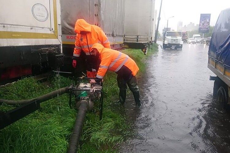 У Києві посилюється дощ: вже виникають локальні підтоплення
