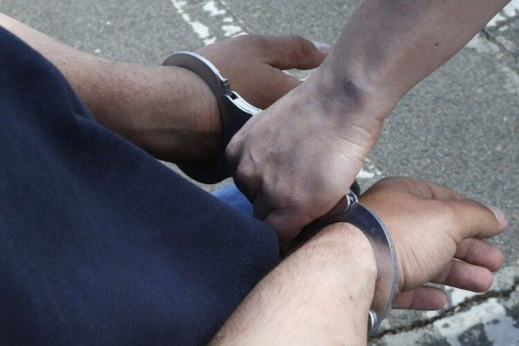 В Україні батька відправили в тюрму, бо він не виконував своїх обов'язків