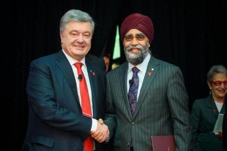 Порошенко обговорив питання військово-технічної допомоги Україні із міністром оборони Канади