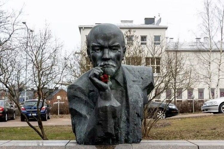 У Фінляндії знесуть останнього Леніна