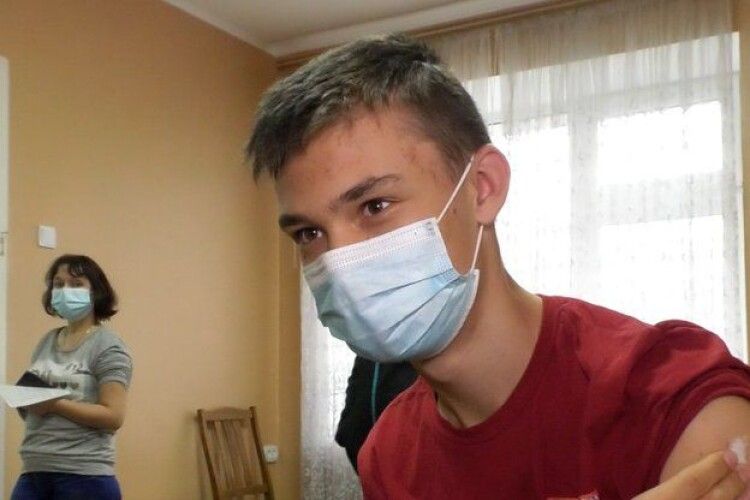 Довідка про щеплення і дозвіл батьків: в одному з міст почали вакцинувати від коронавірусу дітей