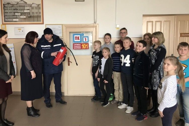 Рятувальники вчили дітей не пустувати з сірниками