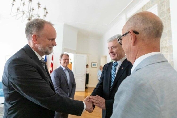 Порошенко в річницю безвізу зустрівся з послами країн Балтії та Північної Європи