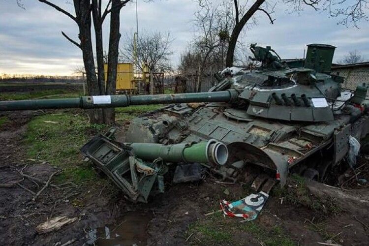 Окупанти за добу втратили понад 400 своїх вояк і 16 танків, 43 ББМ, літак і гелікоптер