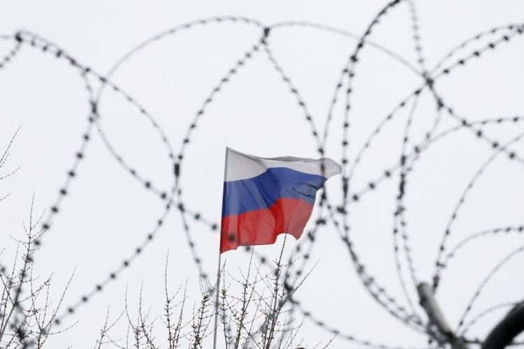Росія стягнула на військову базу біля кордону з Україною 300 танків