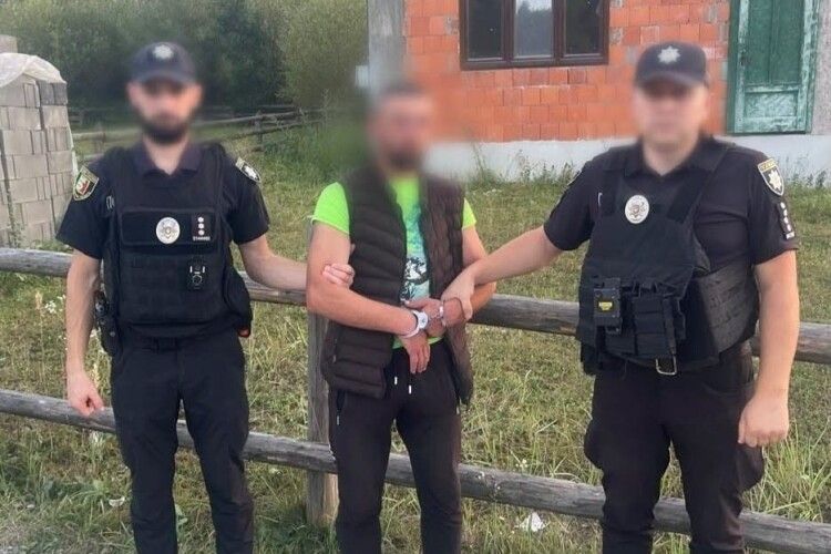 На Закарпатті п'яний військовий кинув гранату біля магазину
