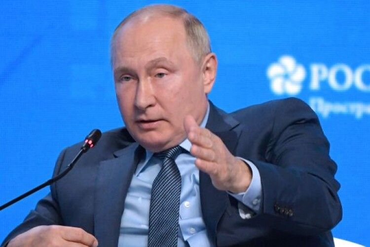 путіну є діло до підручників в Японії та фільмів у США