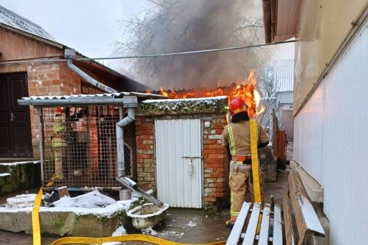 На Рівненщині на Різдво вогонь наробив лиха (Фото)