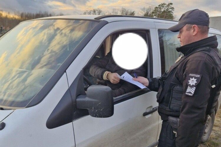 Що за папери вручали водіям у районі на Волині?