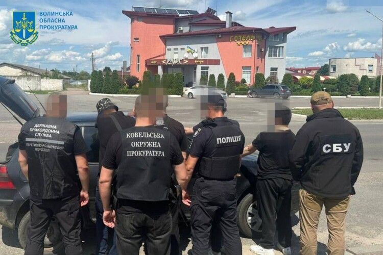 На Волині затримали водіїв, які переправляли ухилянтів до Білорусі