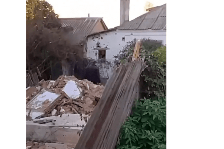 В окупованому Криму випадково вистрелили з танка при ремонті: снаряд влучив у будинок, постраждала дитина 