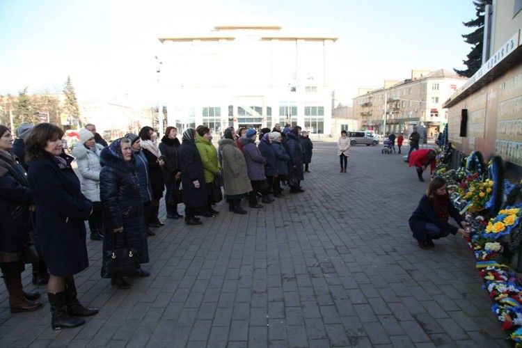 Батькам загиблих АТОвців із Волині організували арт-терапію та провели юридичні консультації (Фото)